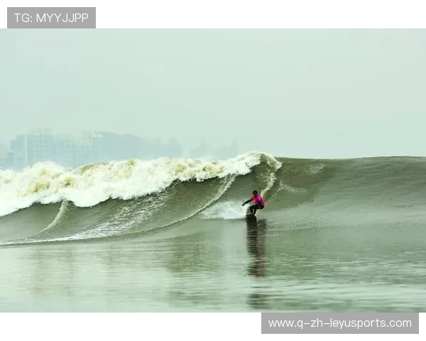 冲浪冠军赛前冥想画面被网友做成梗图